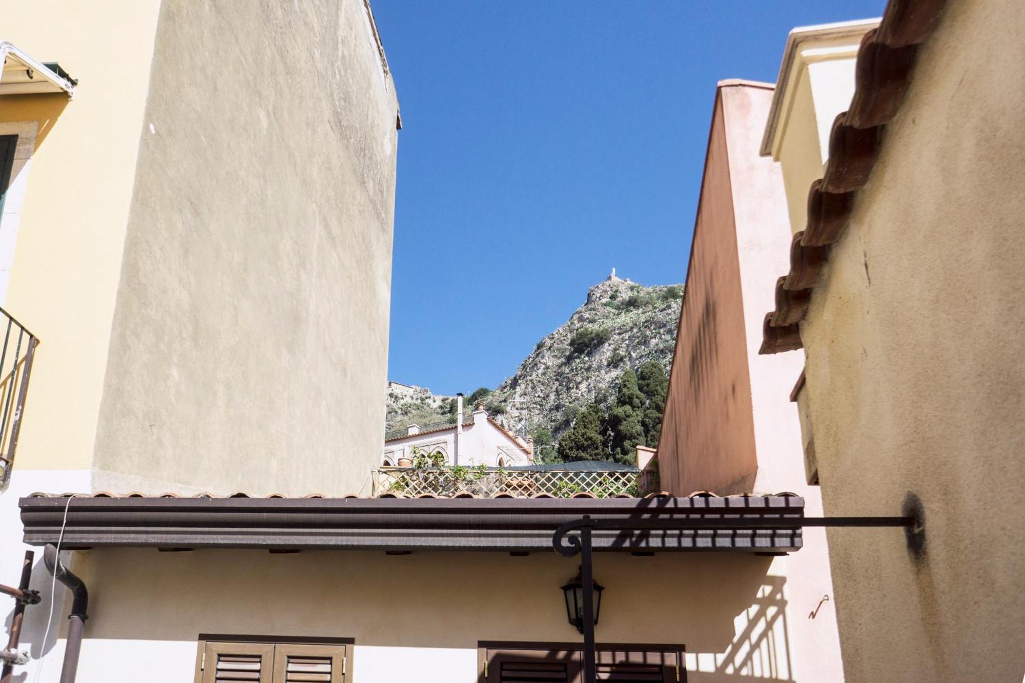 Tina House - Il Cortile Nel Centro Storico Di Taormina Lejlighed Eksteriør billede