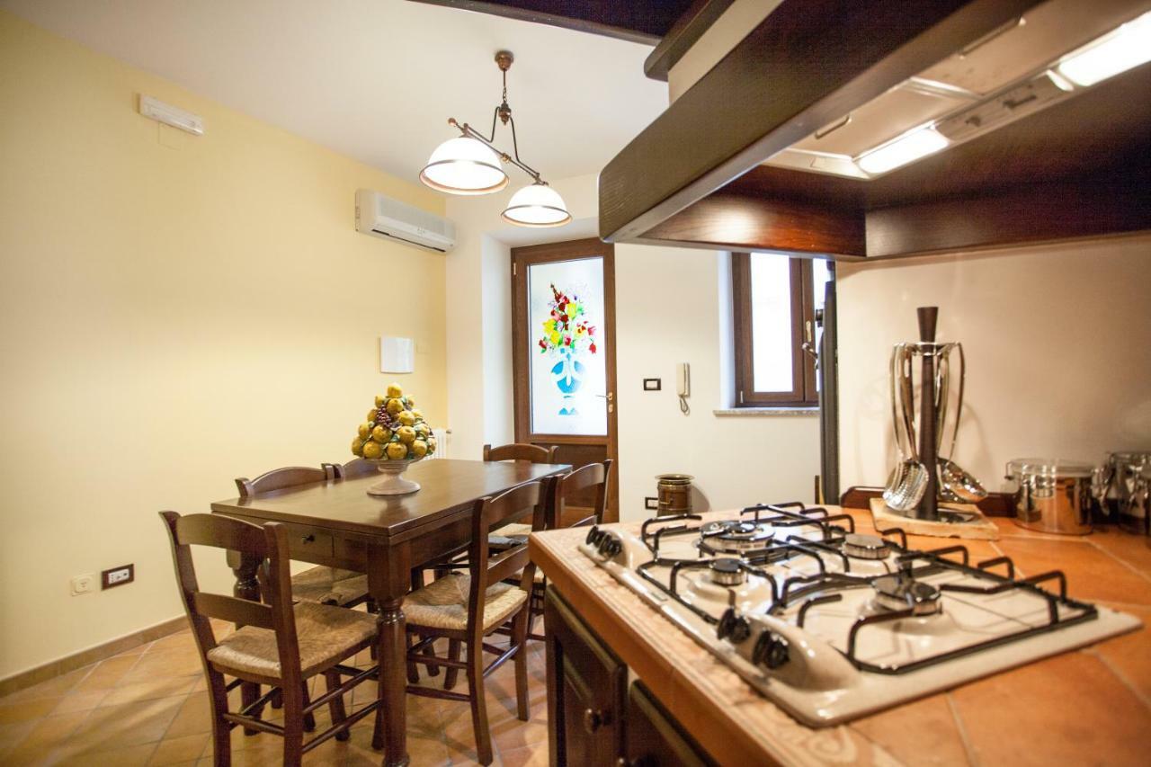 Tina House - Il Cortile Nel Centro Storico Di Taormina Lejlighed Eksteriør billede